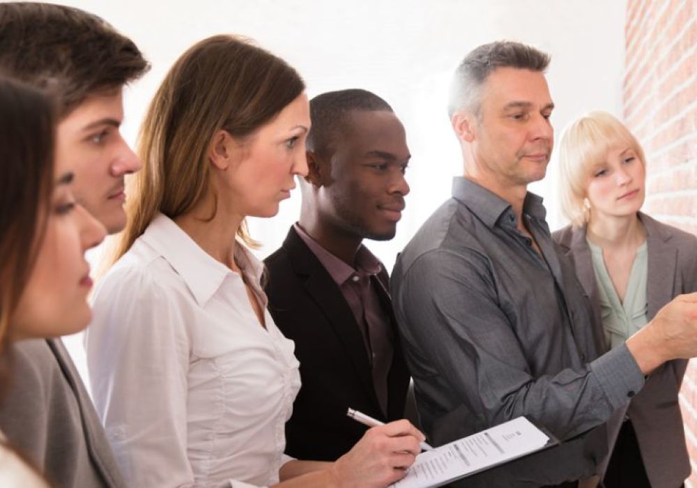 investors-entrepreneur pitch