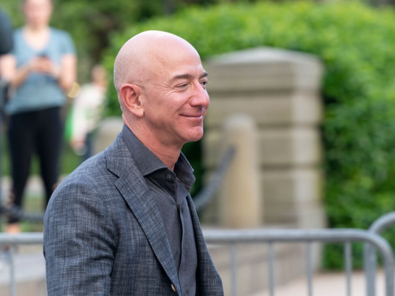 Jeff Bezos No. 3 world's richest after losing  tanks