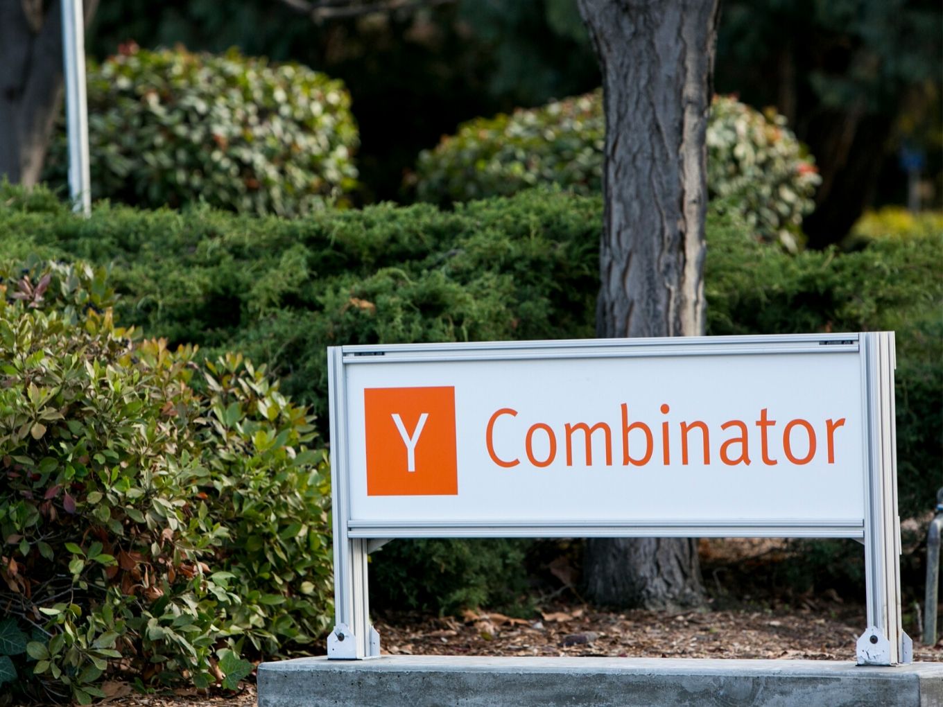 Продвижение сайта combinator. Combinator. Y Combinator logo. Y Combinator здание. Way Combinator Uzbek.