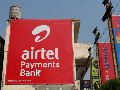 Airtel In Talks With Paytm To Offload Payments Bank Biz