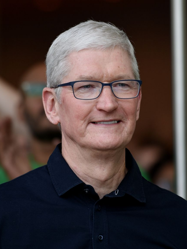 Tim Cook Opens 2nd Apple Store in India at Saket, Delhi